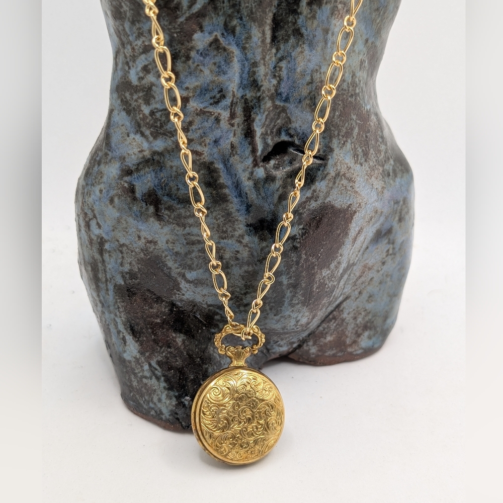 Elegant‎ Gold Pendant Necklace
